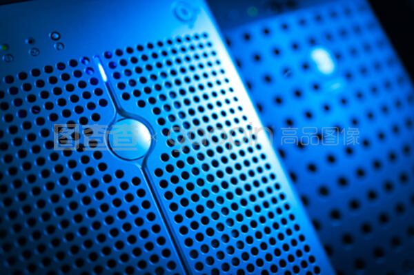 网络服务器与云计算装备技术服务 驱动数字时代的关键引擎